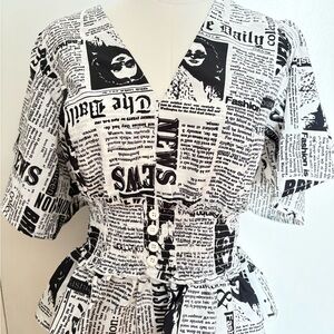 BOLD statement top, cinched at the waist, puff sleeves Retro statement piece Med